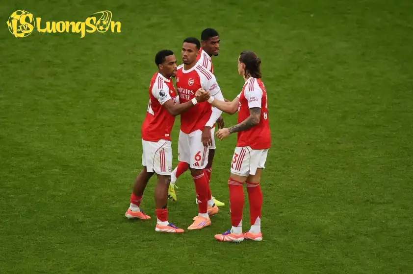 Arsenal đang là ứng cử viên số 1 cho chức vô địch Premier League mùa này (Ảnh: CLB) Arsenal đang là ứng cử viên số 1 cho chức vô địch Premier League mùa này